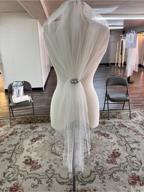 Ivory Bridal Veil with Crystal and Pearl Brooch